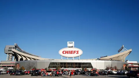 “亚冬会单板滑雪大跳台：中国队勇夺男女冠亚军，荣耀时刻2025-02-10”